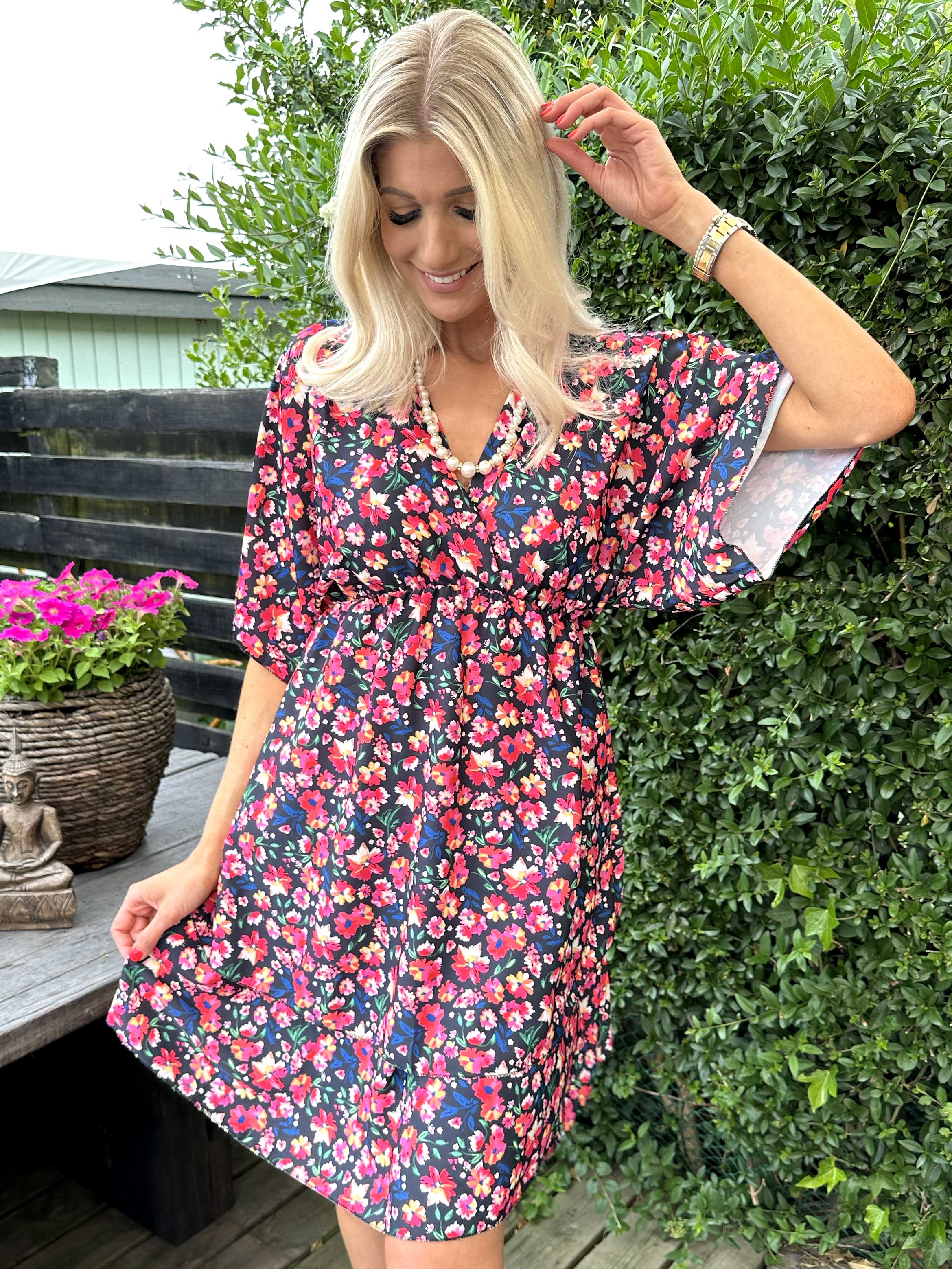 Giada - Kort kjole med blomsterprint